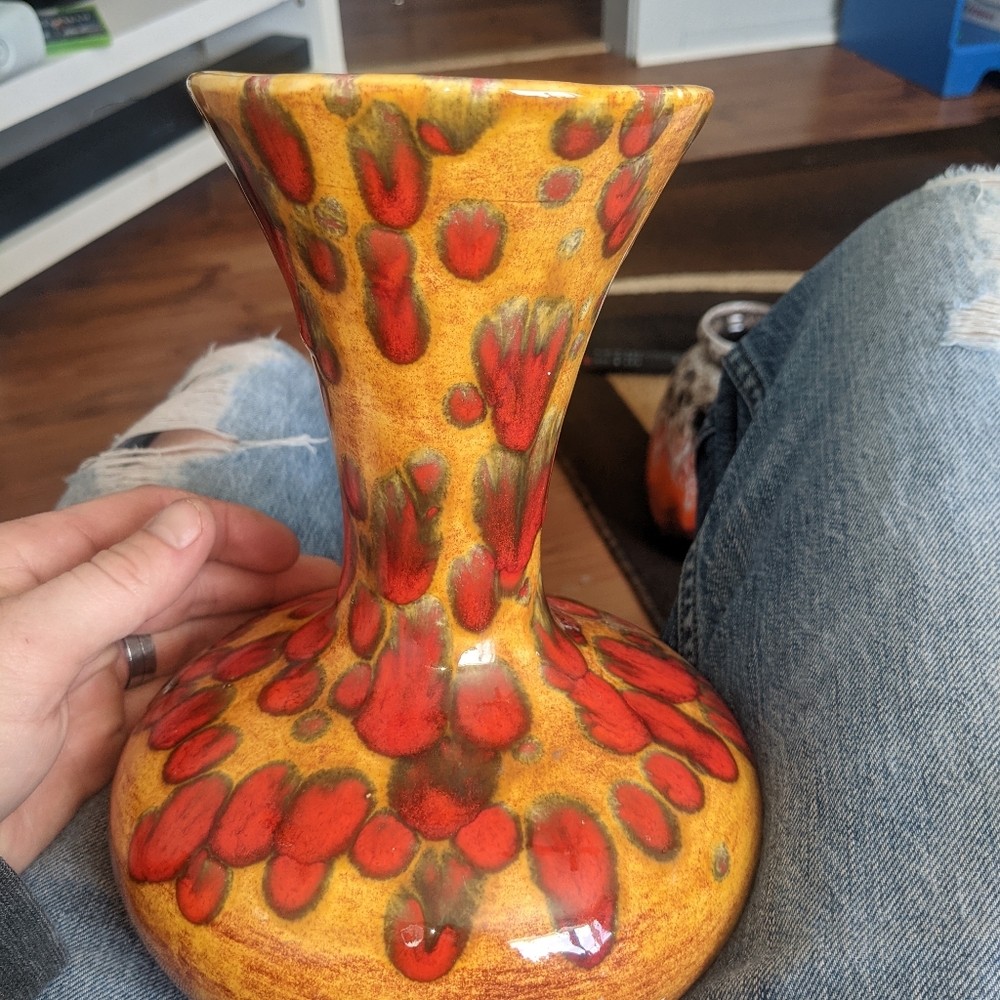 Very rare highly collectible Charmaine MCM vase in excellent condition